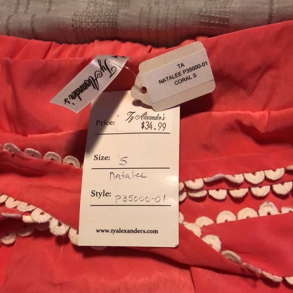 Boutique women’s shorts size small. - Picture 2 of 2